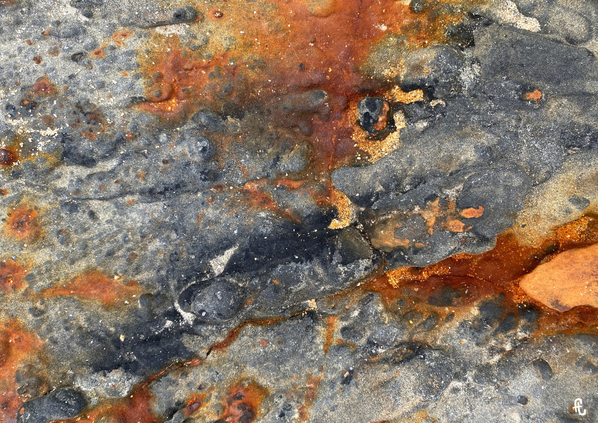 Rouille sur argile et gravier - Photo numérique - Fabien Trarieux - Janvier 2024 Photographies de textures naturelles, rouille sur argile