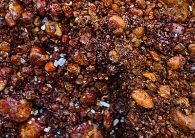 Photographie de textures naturelles, gravier teinté par la rouille