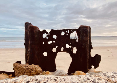 Photographies de textures naturelles - Rouille sur plaque en fer enfoncée dans le sable