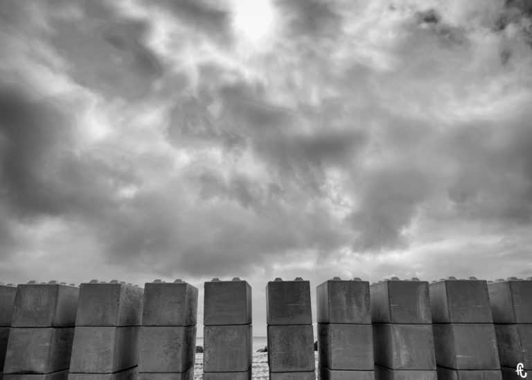 Comme un lego - Photo numérique - Fabien Trarieux - Mars 2024 - blocs de béton empilés