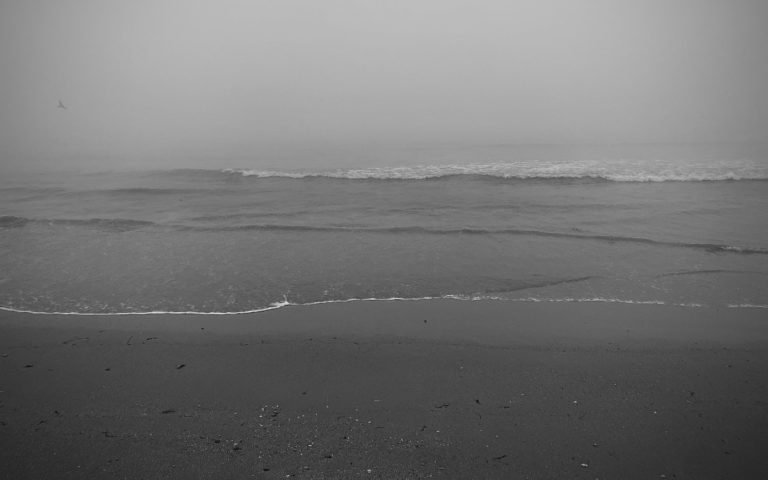 photo dégradé de l’océan dans le ton gris en image mise en avant pour article blog fabien trarieux