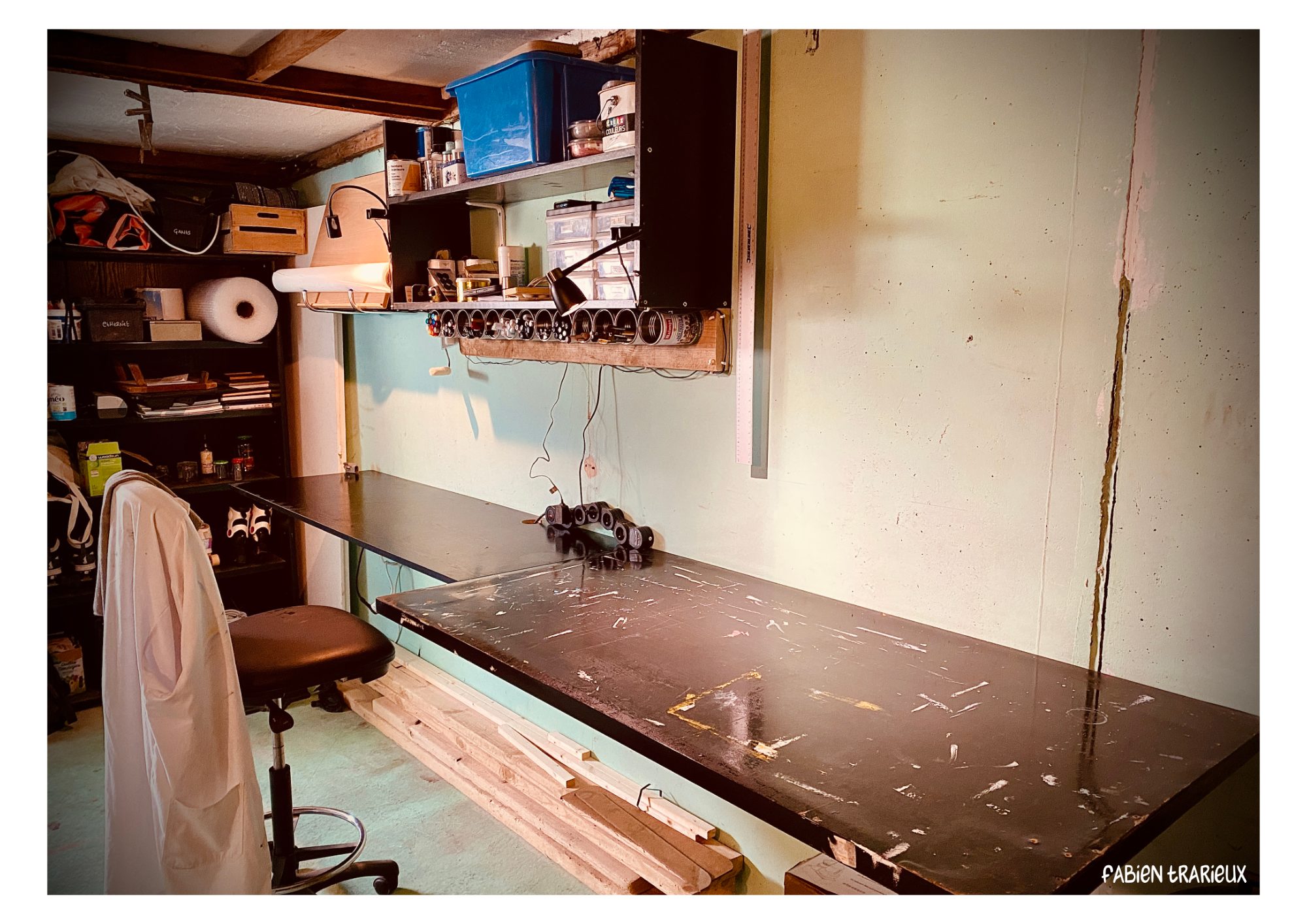 bureau fraichement réaménagé avec des matériaux de récupération