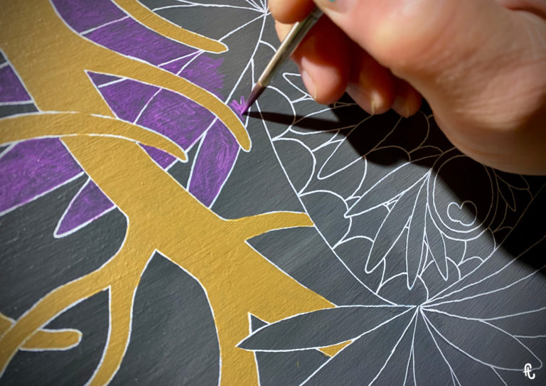 première couche sur violet sur la toile hybride