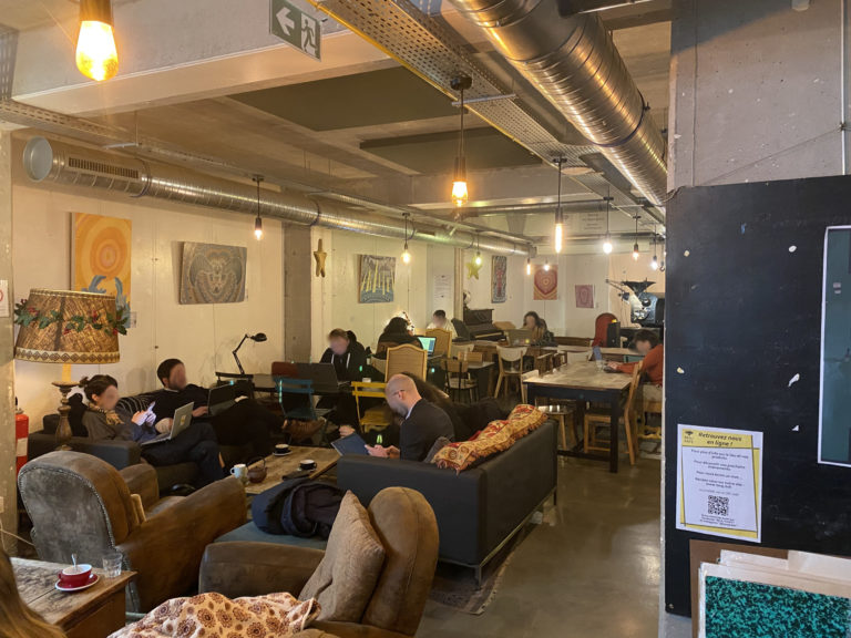 lieu d’exposition au béaj café à brest où fabien trarieux expose ses tableaux