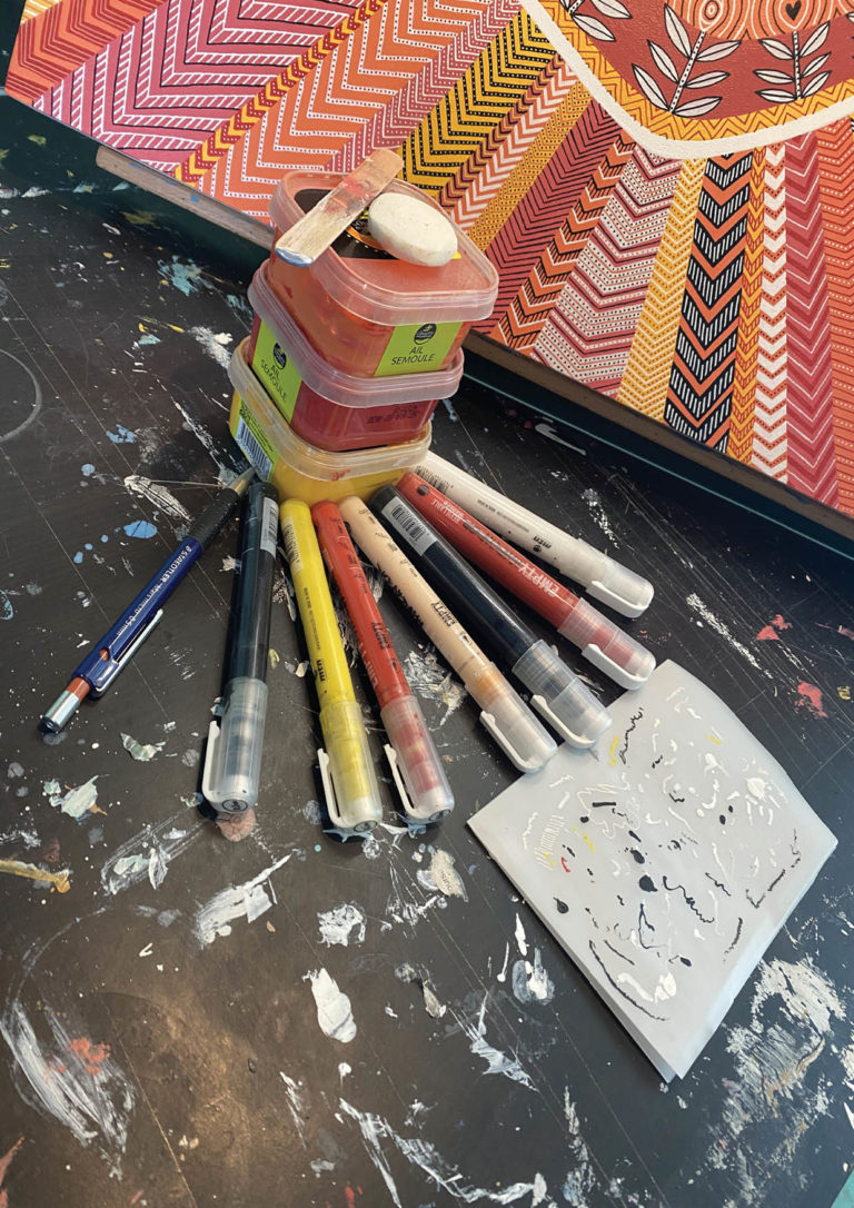 photo avec ce que j'ai utilisé come matériel pour ce tableau, dans les yeux de ma mère