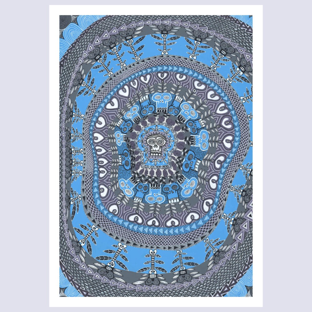 Tirage d'art en édition limitée de l'oeuvre Celle qui mettra tout le monde d'accord par l'artiste Fabien Trarieux représentant un mandala de têtes de mort et d'ossements dans des tons bleus, mauves et gris.